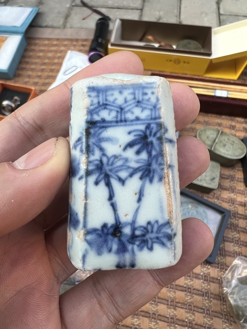 古玩陶瓷青花花卉紋擺件真品鑒賞圖