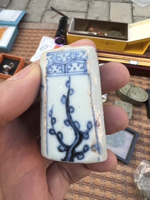 古玩陶瓷青花花卉紋擺件真品鑒賞圖