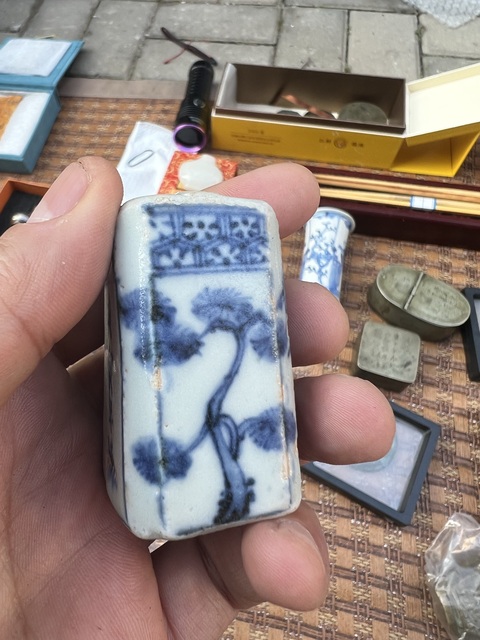 古玩陶瓷青花花卉紋擺件真品鑒賞圖