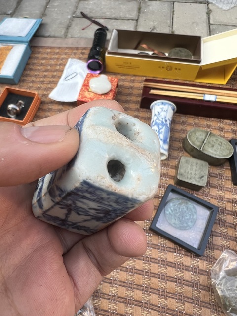 古玩陶瓷青花花卉紋擺件真品鑒賞圖