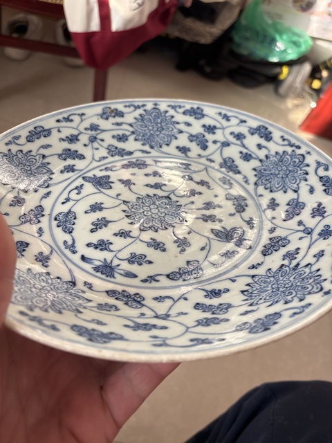 古玩陶瓷嘉慶細(xì)路青花纏枝蓮紋盤真品鑒賞圖