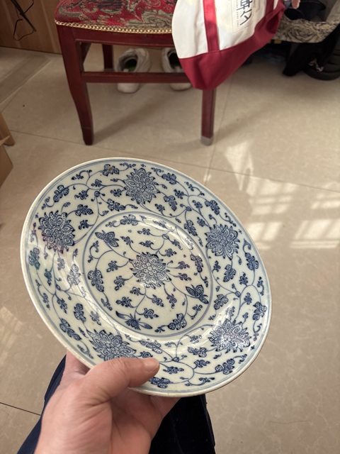 古玩陶瓷嘉慶細(xì)路青花纏枝蓮紋盤真品鑒賞圖