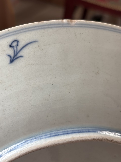 古玩陶瓷嘉慶細(xì)路青花纏枝蓮紋盤真品鑒賞圖