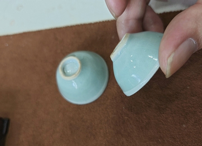 古玩陶瓷清中晚期豆青杯真品鑒賞圖