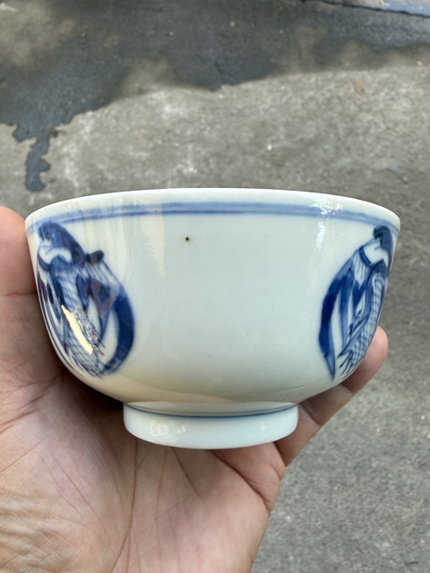 古玩陶瓷玩玉款團鶴紋青花茶圓真品鑒賞圖