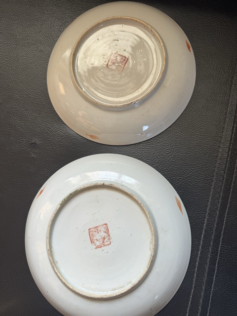 古玩陶瓷粉彩蝶戀花紋盤真品鑒賞圖