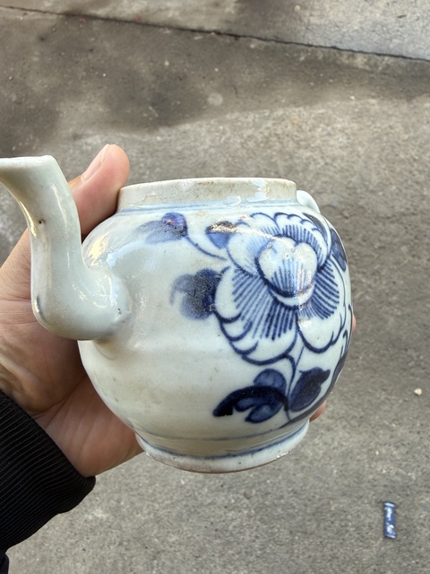 古玩陶瓷花卉紋青花執壺真品鑒賞圖