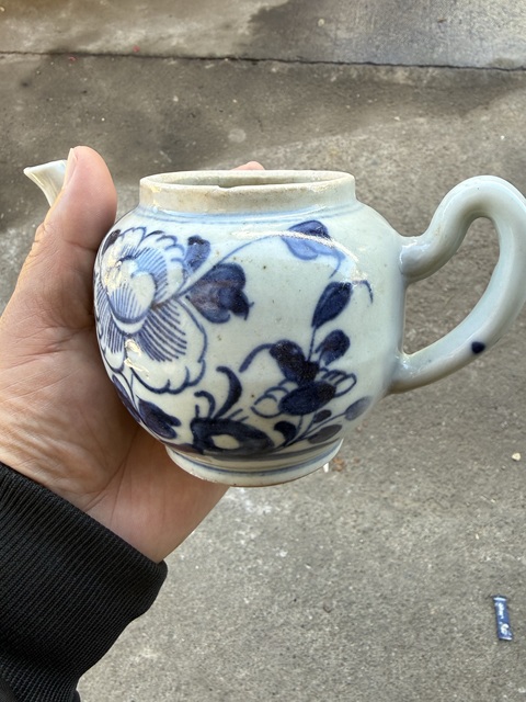 古玩陶瓷花卉紋青花執壺真品鑒賞圖