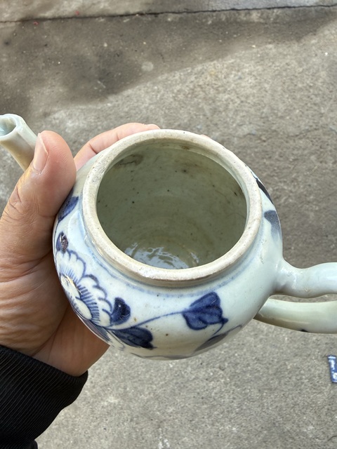 古玩陶瓷花卉紋青花執壺真品鑒賞圖