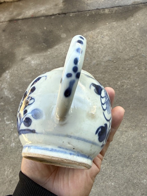 古玩陶瓷花卉紋青花執壺真品鑒賞圖