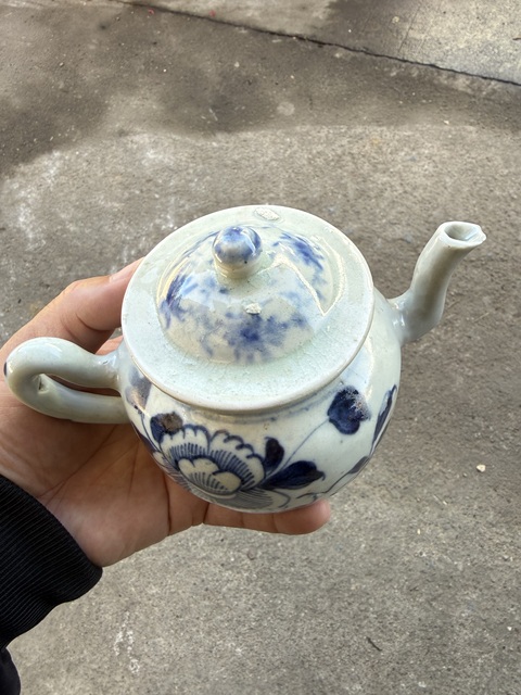 古玩陶瓷花卉紋青花執壺真品鑒賞圖