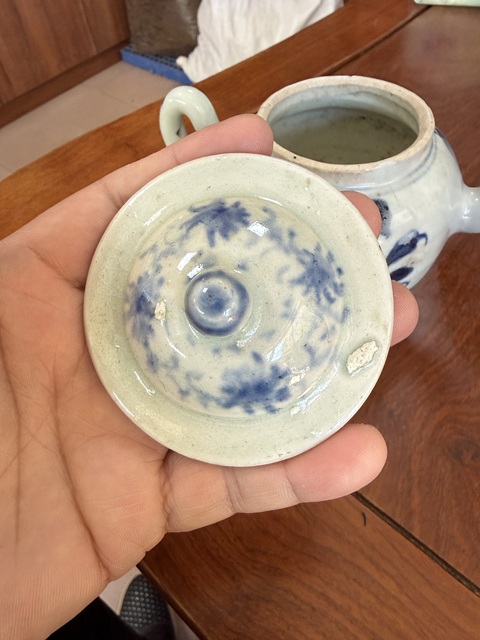 古玩陶瓷花卉紋青花執壺真品鑒賞圖