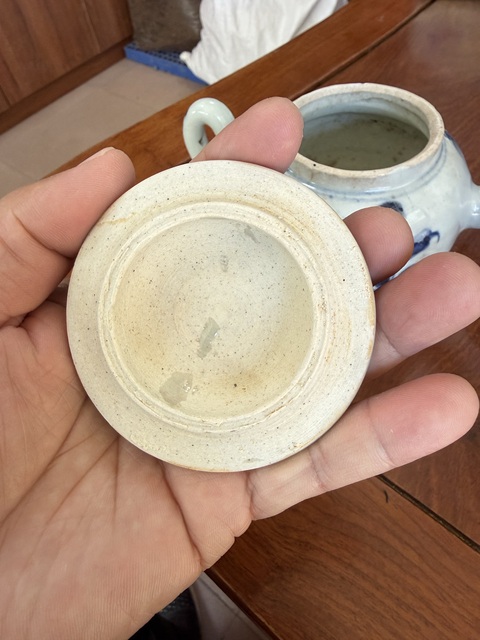 古玩陶瓷花卉紋青花執壺真品鑒賞圖