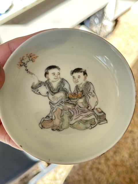 古玩陶瓷和合二仙彩繪盤真品鑒賞圖