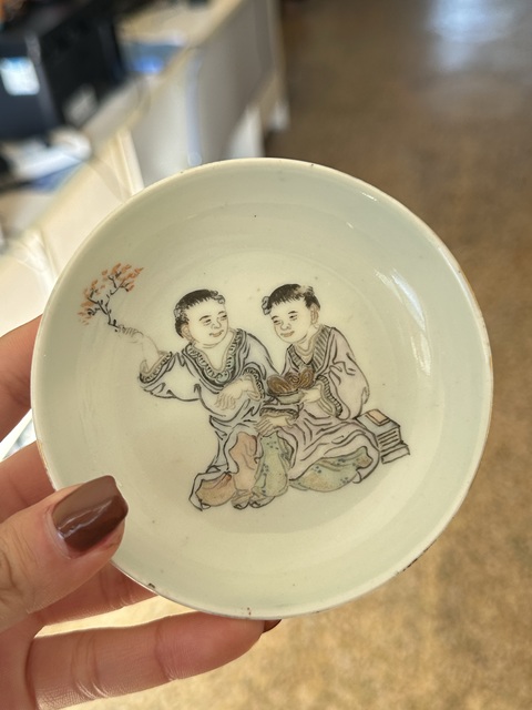 古玩陶瓷和合二仙彩繪盤真品鑒賞圖