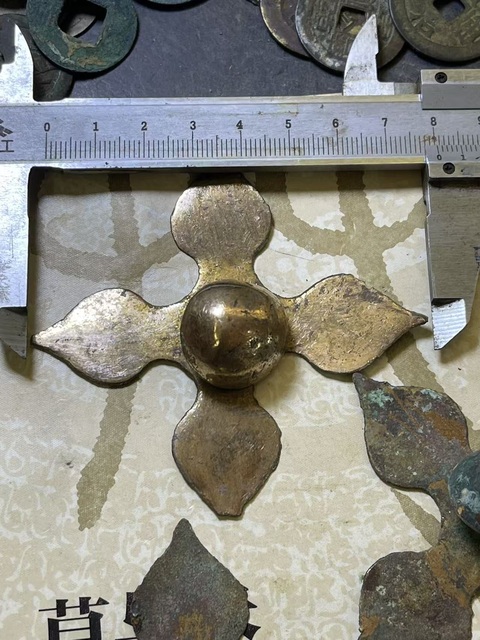 古玩銅器漢代·鎏金四花三套 真品鑒賞圖