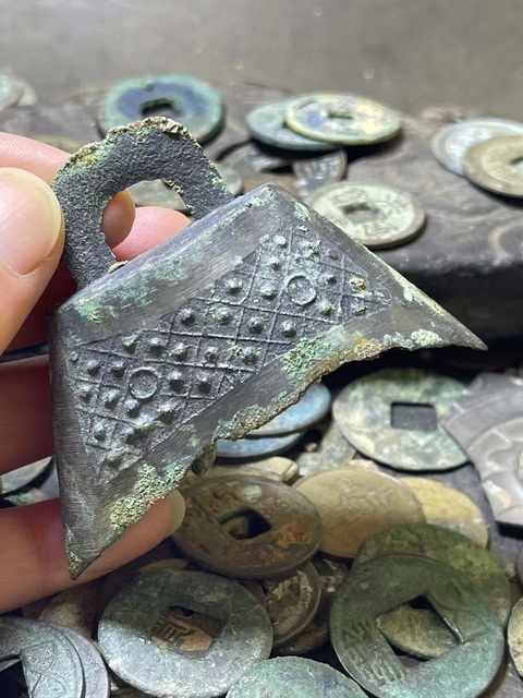 古玩銅器漢代·滿工鈴鐺??真品鑒賞圖