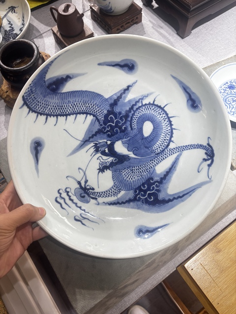 古玩陶瓷青花過墻龍紋盤真品鑒賞圖