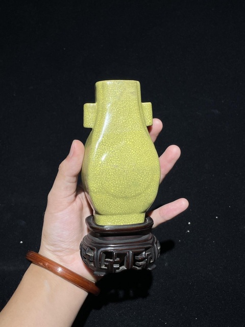 古玩陶瓷檸檬綠魚子紋貫耳瓶拍賣，當前價格4600元