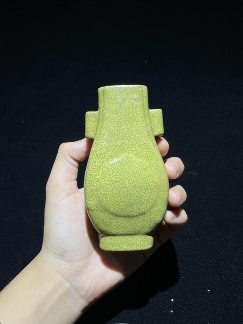 古玩陶瓷檸檬綠魚子紋貫耳瓶拍賣，當前價格4600元