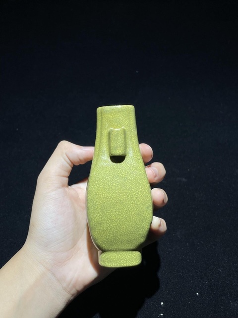 古玩陶瓷檸檬綠魚子紋貫耳瓶拍賣，當前價格4600元