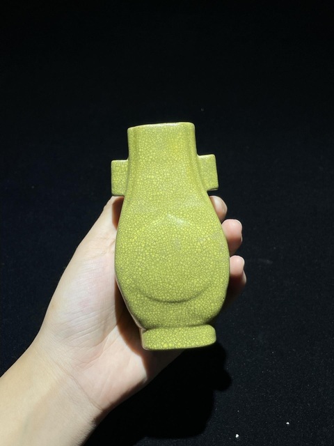 古玩陶瓷檸檬綠魚子紋貫耳瓶拍賣，當前價格4600元