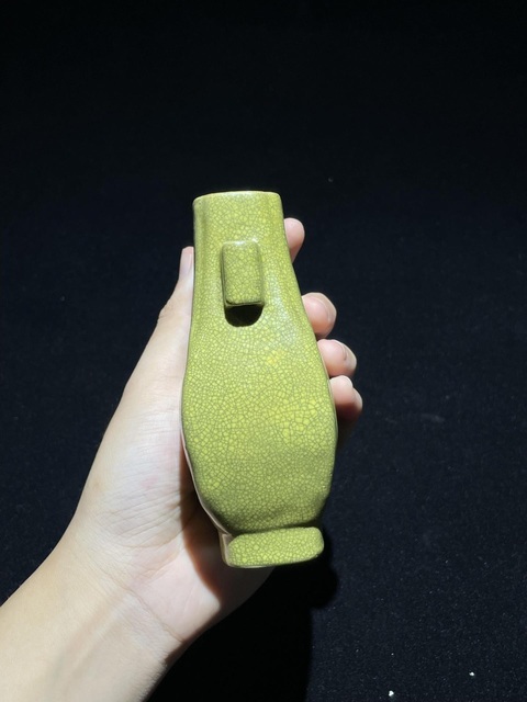 古玩陶瓷檸檬綠魚子紋貫耳瓶拍賣，當前價格4600元