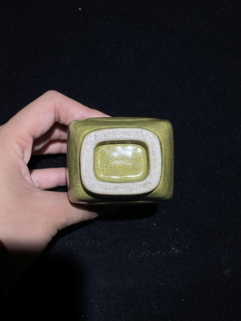 古玩陶瓷檸檬綠魚子紋貫耳瓶拍賣，當前價格4600元