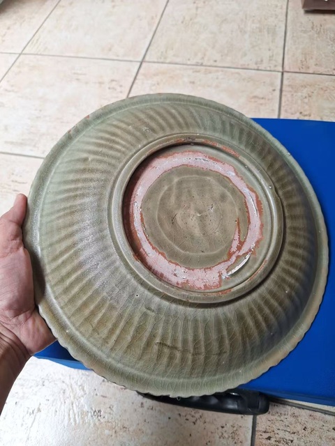 古玩陶瓷龍泉印花大盤真品鑒賞圖