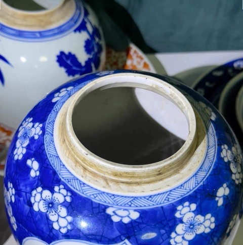 古玩陶瓷清康熙青花留白冰梅博古紋罐真品鑒賞圖
