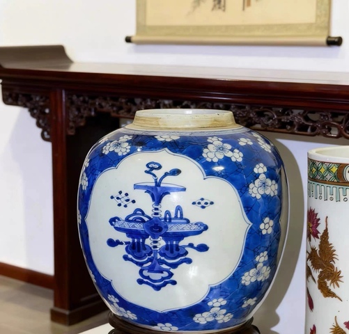 古玩陶瓷清康熙青花留白冰梅博古紋罐真品鑒賞圖