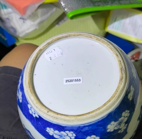 古玩陶瓷清康熙青花留白冰梅博古紋罐真品鑒賞圖