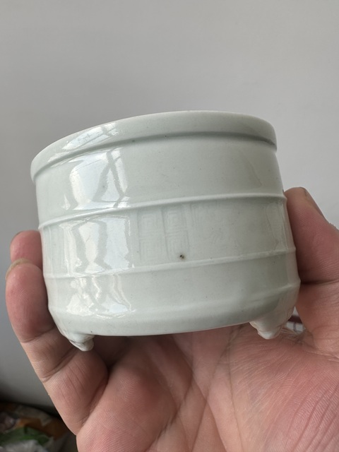 古玩陶瓷德化窯白釉三足爐真品鑒賞圖