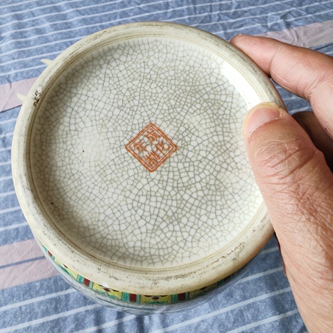 古玩陶瓷哥釉五彩刀馬人物盤口瓶真品鑒賞圖