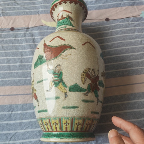 古玩陶瓷哥釉五彩刀馬人物盤口瓶真品鑒賞圖