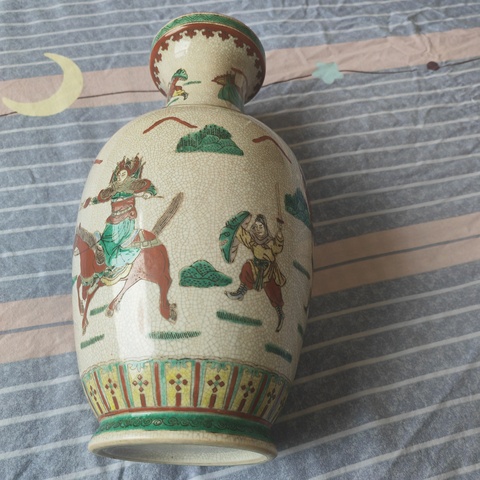 古玩陶瓷哥釉五彩刀馬人物盤口瓶真品鑒賞圖