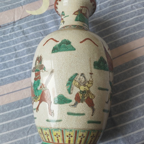 古玩陶瓷哥釉五彩刀馬人物盤口瓶真品鑒賞圖