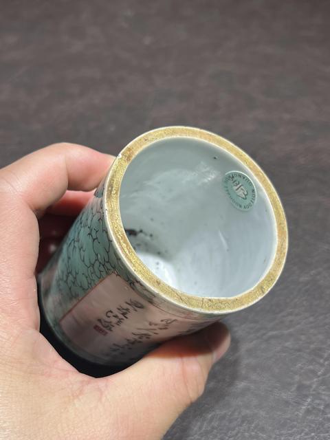 古玩陶瓷粉彩花卉詩文筆筒真品鑒賞圖