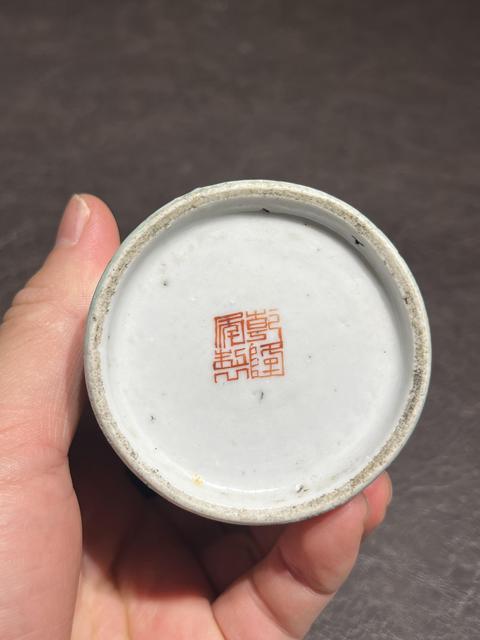 古玩陶瓷粉彩花卉詩文筆筒真品鑒賞圖