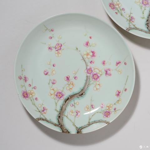 古玩陶瓷粉彩花卉紋盤真品鑒賞圖