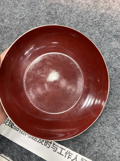 古玩陶瓷清乾隆 紅釉盤真品鑒賞圖