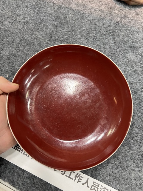 古玩陶瓷清乾隆 紅釉盤真品鑒賞圖