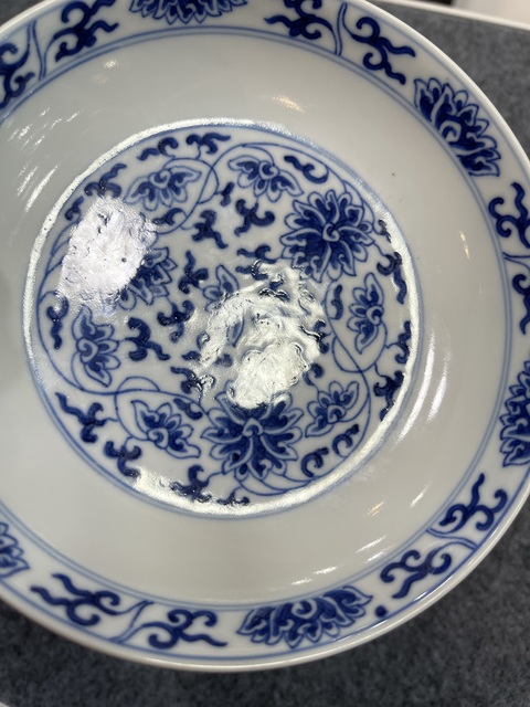 古玩陶瓷清同治 青花纏枝蓮盤真品鑒賞圖