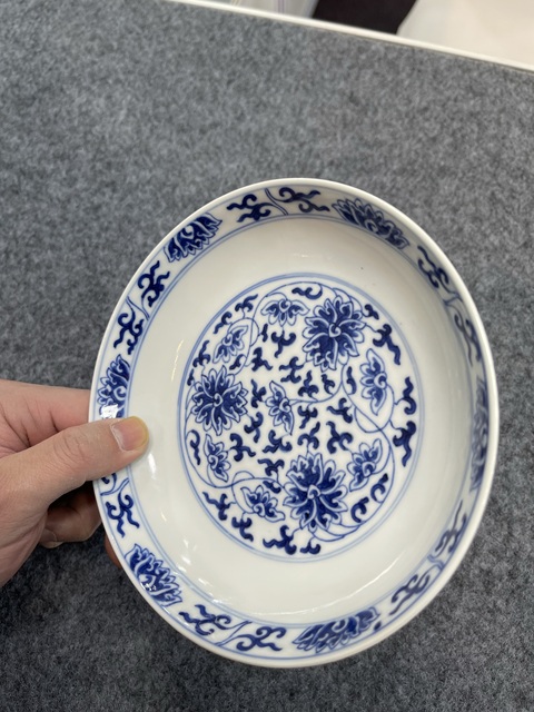 古玩陶瓷清同治 青花纏枝蓮盤真品鑒賞圖