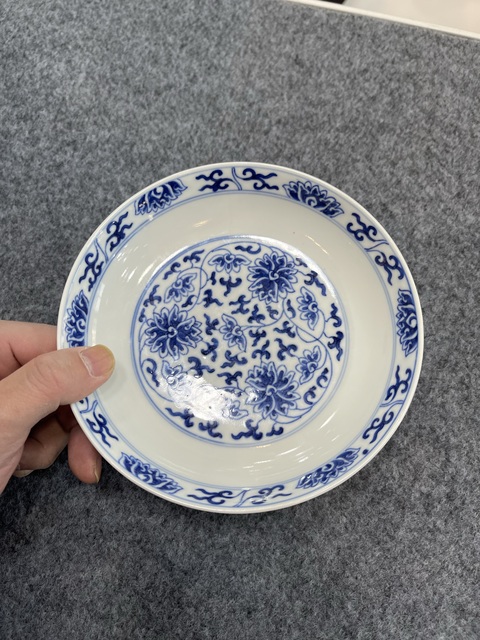 古玩陶瓷清同治 青花纏枝蓮盤真品鑒賞圖