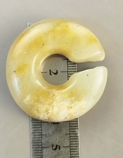 古玩玉器仿“紅山文化”玉玦真品鑒賞圖