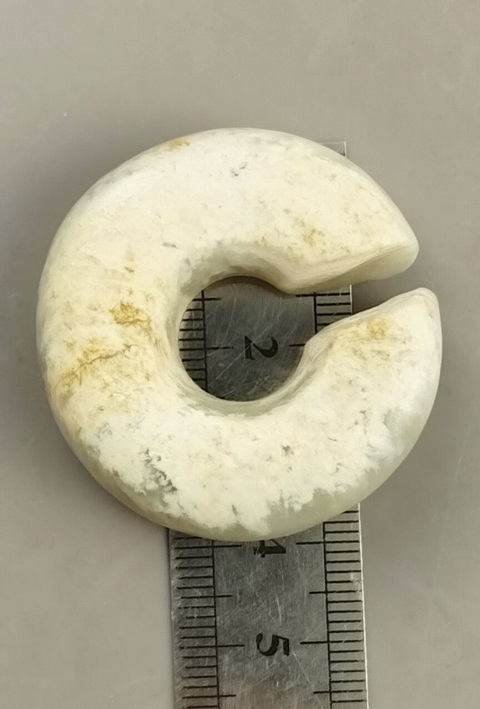 古玩玉器仿“紅山文化”玉玦真品鑒賞圖