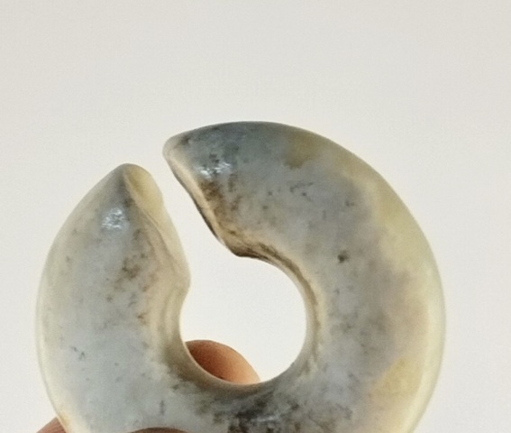 古玩玉器仿“紅山文化”玉玦真品鑒賞圖