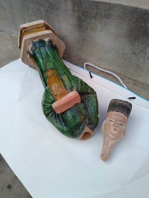 古玩陶瓷鑲嵌式人物三彩陶傭真品鑒賞圖