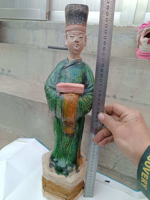 古玩陶瓷鑲嵌式人物三彩陶傭真品鑒賞圖